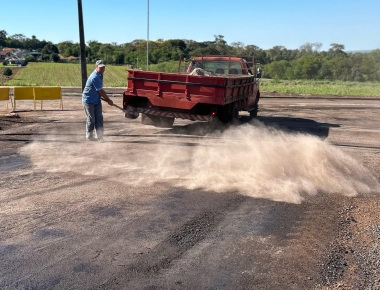 Viação e Obras realiza melhorias nas ruas do Dillenburg